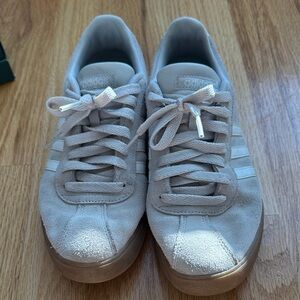 Adidas Women's cream Sneakers